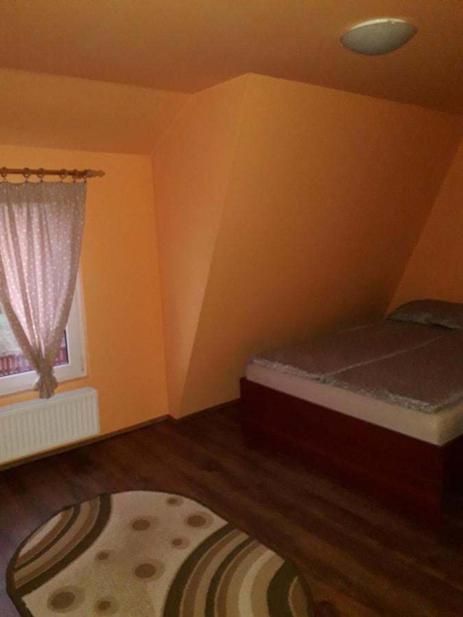 Timi Kulcsoshaz Hotel Lăzarea Buitenkant foto