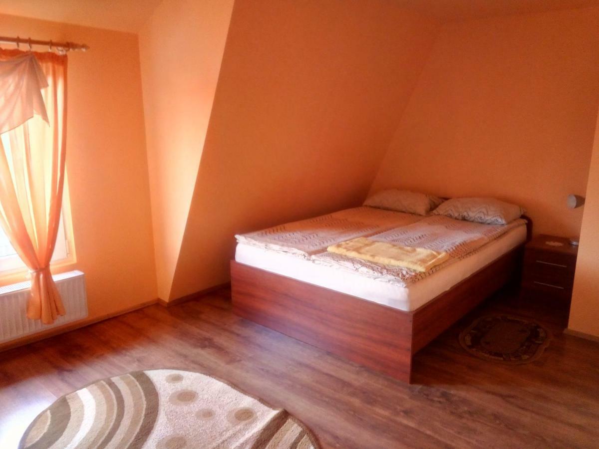 Timi Kulcsoshaz Hotel Lăzarea Buitenkant foto